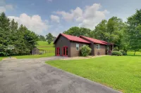 Fire Pit + Hot Tub: Family Cabin in Seiverville! - Tiny houses