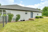 Beloit Home w/ Deck: 3 Mi to Health System Campus - bar