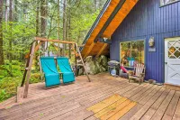 Peaceful Wooded Cabin by Mt Baker Ski Area! - Wifi