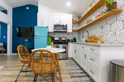 Cute & Stylish 1Bdrm + Parking, Minutes to the Beach & Hiking trails ! Các khách sạn gần San Juan Capistrano Train Station