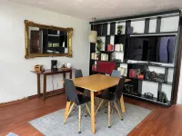 Experience Tranquility in a Forest Getaway: Cozy Vacation Apartment Available فنادق في 