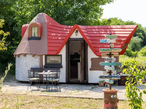 Little Castle - Homestays