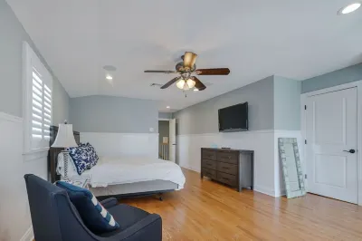 Deauville Beach Ocean-side Property Prime Food Market附近的飯店