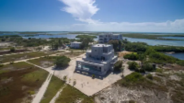 Beautiful Private Villa - pool and more..  Close to San Pedro فنادق في 