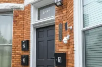 Parkside Gem: Luxe & Roomy by Historic Druid Hill l WIFI l Entire Unit Hotels near Evergreen Museum Library