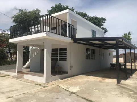 Spacious 5-bedroom beach house with Private Pool in charming Combate