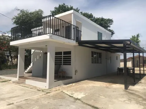 Spacious 5-bedroom beach house with Private Pool in charming Combate