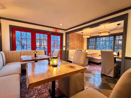 Four Columns Inn Отели в г. Ньюфан