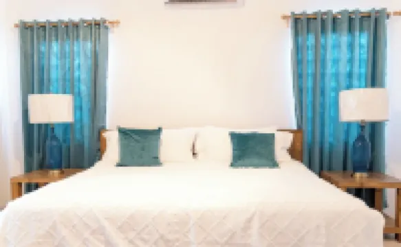 Azure at Bayview - Perfect for a guest or couple and near to Shoal Bay Beach!