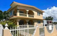 Coqui Town, A Tropical Oasis. 2BR, Solar panels & Pool in Arecibo