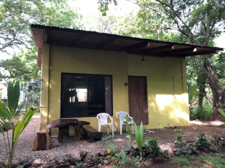 Classic jungle cabin minutes from the beach surrounded by beautiful nature