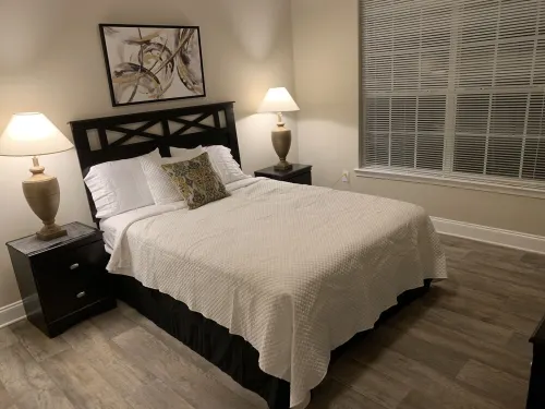 Fabulous Two Bedroom Two Bath with sunroom in Alpharetta