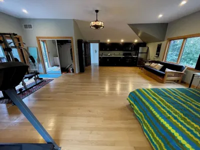 Charming  guesthouse  in castle  in delightful Woodstock with office space Zena Recreation Park Swim and Tennis Club (Private)附近的飯店