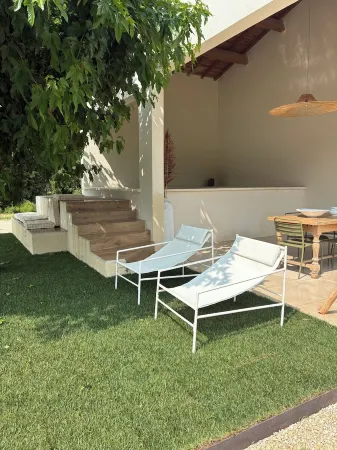 Gîte in the Provencal countryside. Heated swimming pool.