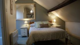 Cosy Period Cottage In Unspoilt Village On The Edge Of The Cotswolds