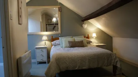 Cosy Period Cottage In Unspoilt Village On The Edge Of The Cotswolds