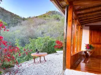 Stunning views - Cozy and Secluded guesthouse with 1 bedroom and WiFi, AC.
