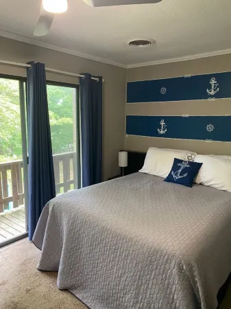 2-bedroom condo in beautiful Fairfield Bay close to amenities.