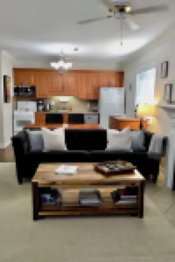 K's Cozy Condo -Mins. to Beach, Trails, Shops, Skiing. Walk to restaurants, bar.