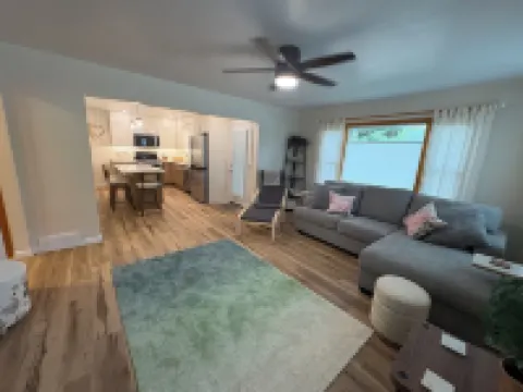 Welcoming Updated 3-Bedroom House Close to Downtown Clear Lake and City Beach!