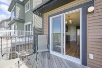 Modern and chic, fully equipped chef inspired kitchen! Hotels in Cochrane