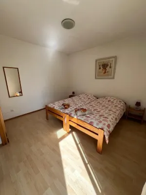 GAUGUIN F2 apartment on 1st floor 200 metres from the spa + private parking lot