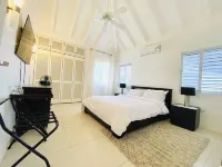 Cozy vacation retreat. Bungalow in a gated community close to Ochos Rios.