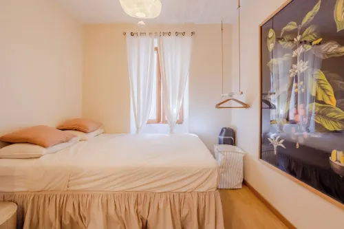 Unusual apartment "Les Fontaines