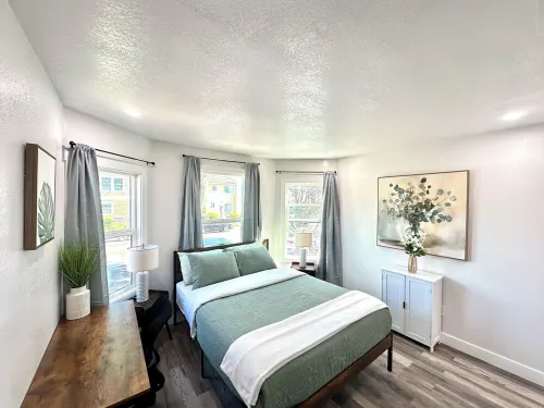 Spacious 4-bedroom house in fantastic Santa Clara with long driveway