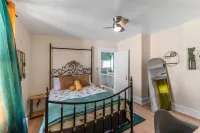 Spacious 5-bedroom Pineapple House in wonderful Pikesville/10PPL/Pets/ WiFi Hotels in Lochearn