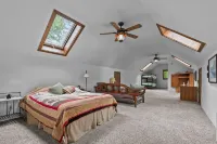 Relaxing property on a quiet road! Leave the hustle and bustle behind!