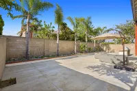 Spacious Clean Home w/ Quality Furniture close to Disneyland & Huntington Beach! Hotels near Orange County Food Bank.