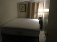 Cottage Retreat 75 Steps from the shores of spectacular Lake Huron, Sauble Beach Hotels in Sauble Beach