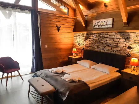 Chalet for up to 10 people with sauna nestled in the valley of 3 mountains