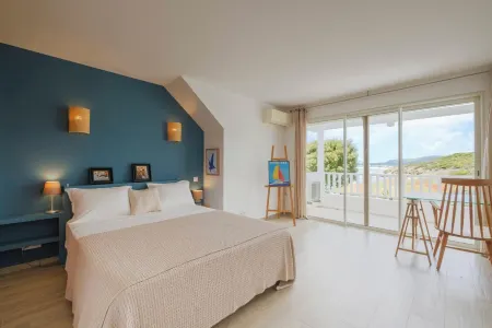 VILLA AUX OISEAUX, Exclusive Caribbean Villa with Views of Pinel Island