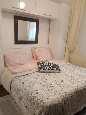 Welcoming 2-bedroom apartment in Suceava near the Airport Hotels in 