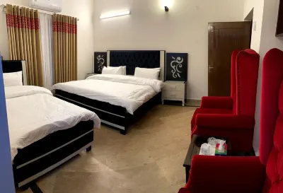 Spacious 9-bedroom villa with WiFi, AC in charming Islamabadone meting hall. Hotels in 