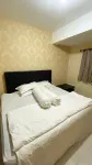 Strategic Apartment in the heart of city - 5 mins from Biggest Mall of Surabaya Hotell i Pradahkalikendal