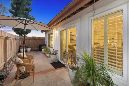 Ranch + Coast Encinitas Townhome, Serene Getaway, 3min to shops 10min to Beach