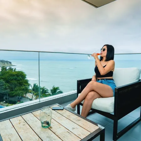 Rooftop Oceanview infinite pool. Poseidon Condo