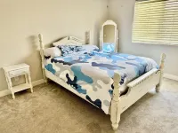 Modern 3-Bedroom Home with Stunning Mountain Views – Walk to Trails and River