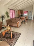 2 Bedroom  2 Bathroom Kitchen Living room and verandah   Close to a beach Coral Spring住宿飯店