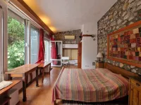 Authentic cliff villa, with pool, private staircase to hidden beach -Budva Hotel a 