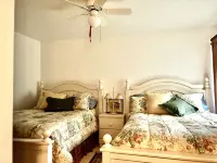 Perfectly located condo in Fish Creek steps away from restaurants & shoppings. Hotels in Fish Creek