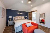 Spacious 4 bed room House Charming Pearland Retreat • Family Friendly