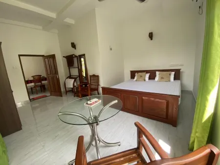 Ocean Escape Awaits!  Stunning Stay by the Beach With AC and Free WIFI Отели в г. Камберюгамува