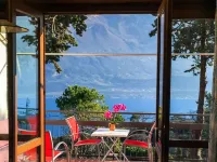 Bungalow for exclusive use with unobstructed lake view and shared use of the pool Hotels in Tremosine