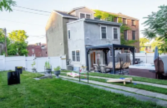 Spacious 4-bedroom house with plenty of amenities in Downtown Albany