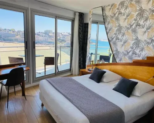 Résidence le Crystal โรงแรมในดีนาร์