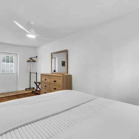 Coastal Luxury 7mi to Anna Maria Private Cottage